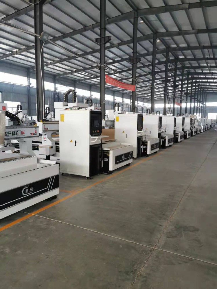 數(shù)控開料機(jī)應(yīng)用水泵好還是風(fēng)泵好?